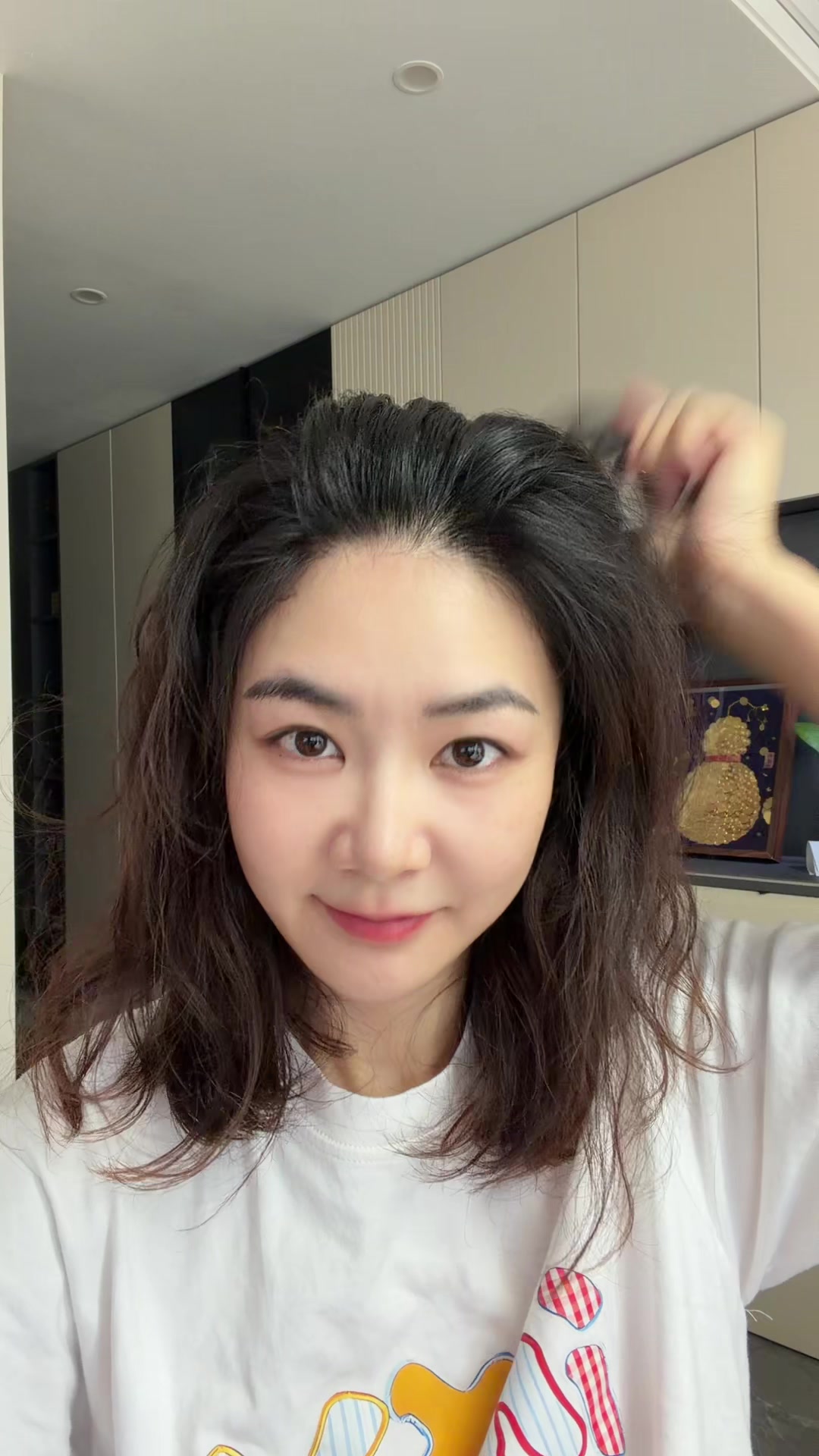 Iris demonstrating her scalp-combing practice in original footage